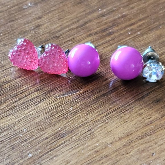 Lot of 5 Pair of Stud Earrings Heart, Ball, Rhinestone Avon Love Theme Simple - Picture 3 of 3